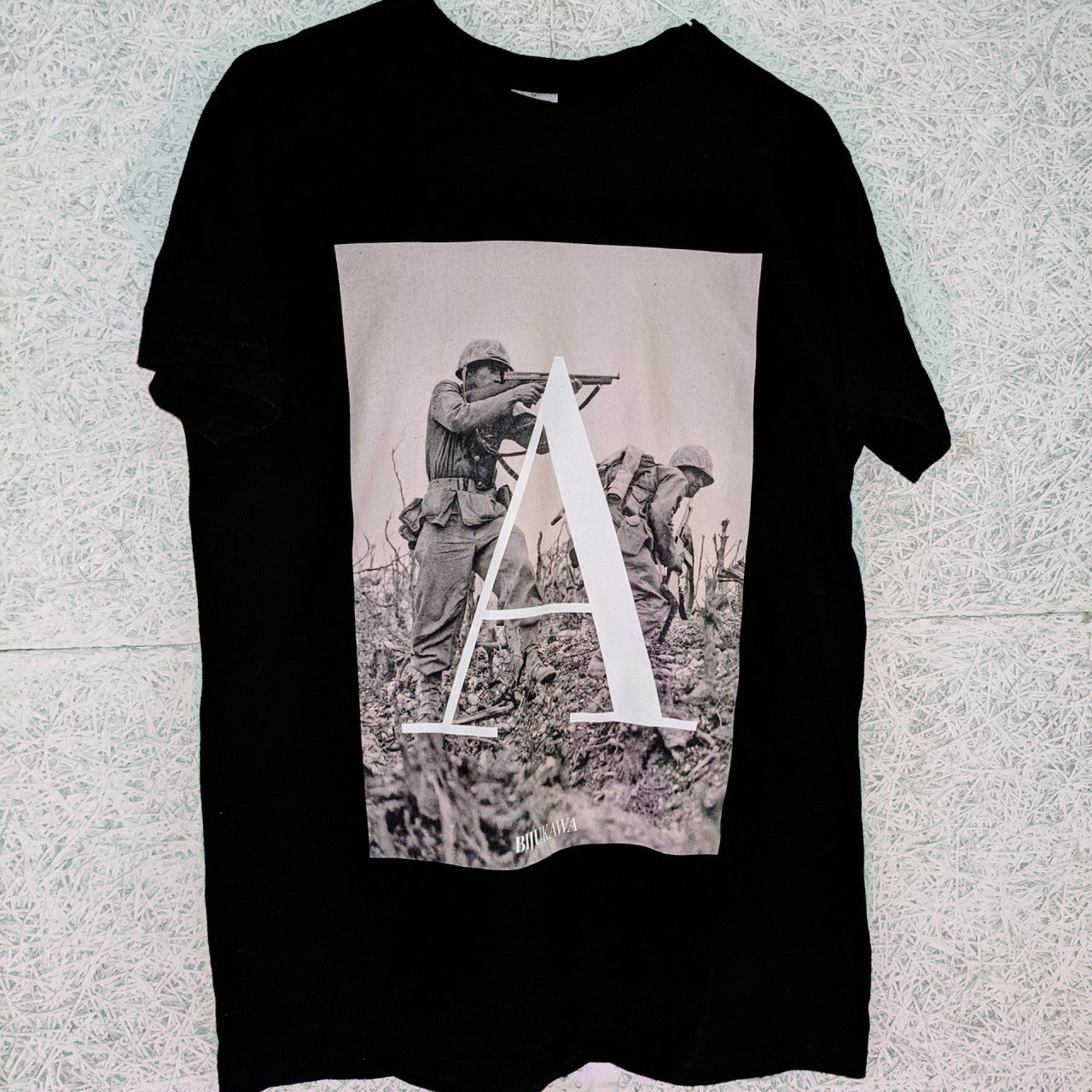 wAr T-Shirt